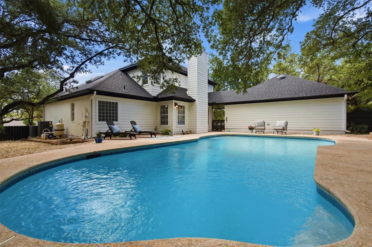 View 201 Timpanagos Dr in Lakeway Sec 26 201 Timpanagos Dr - front exterior - Luxury home in Lakeway Sec 26, Lakeway, TX