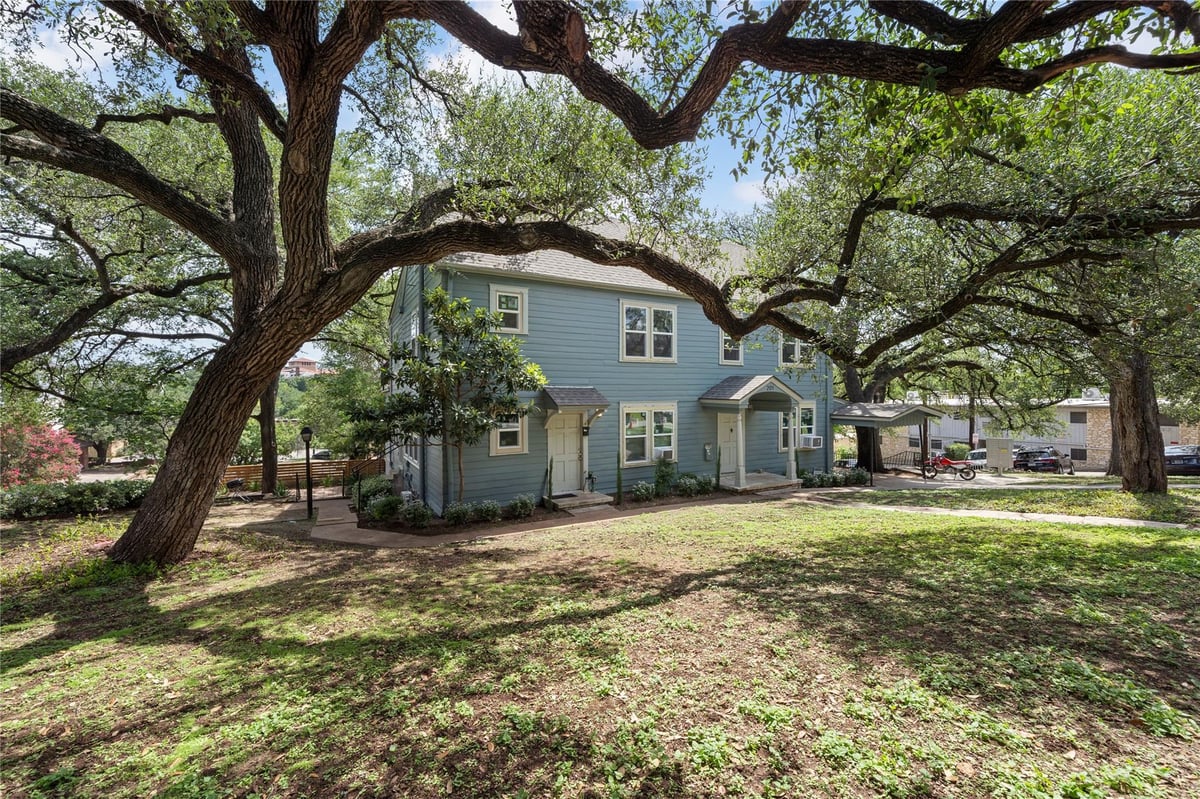 View 201 W 31st ST Unit #B in Fruth Add 201 W 31st ST Unit #B - front exterior - Luxury home in Fruth Add, Austin, TX