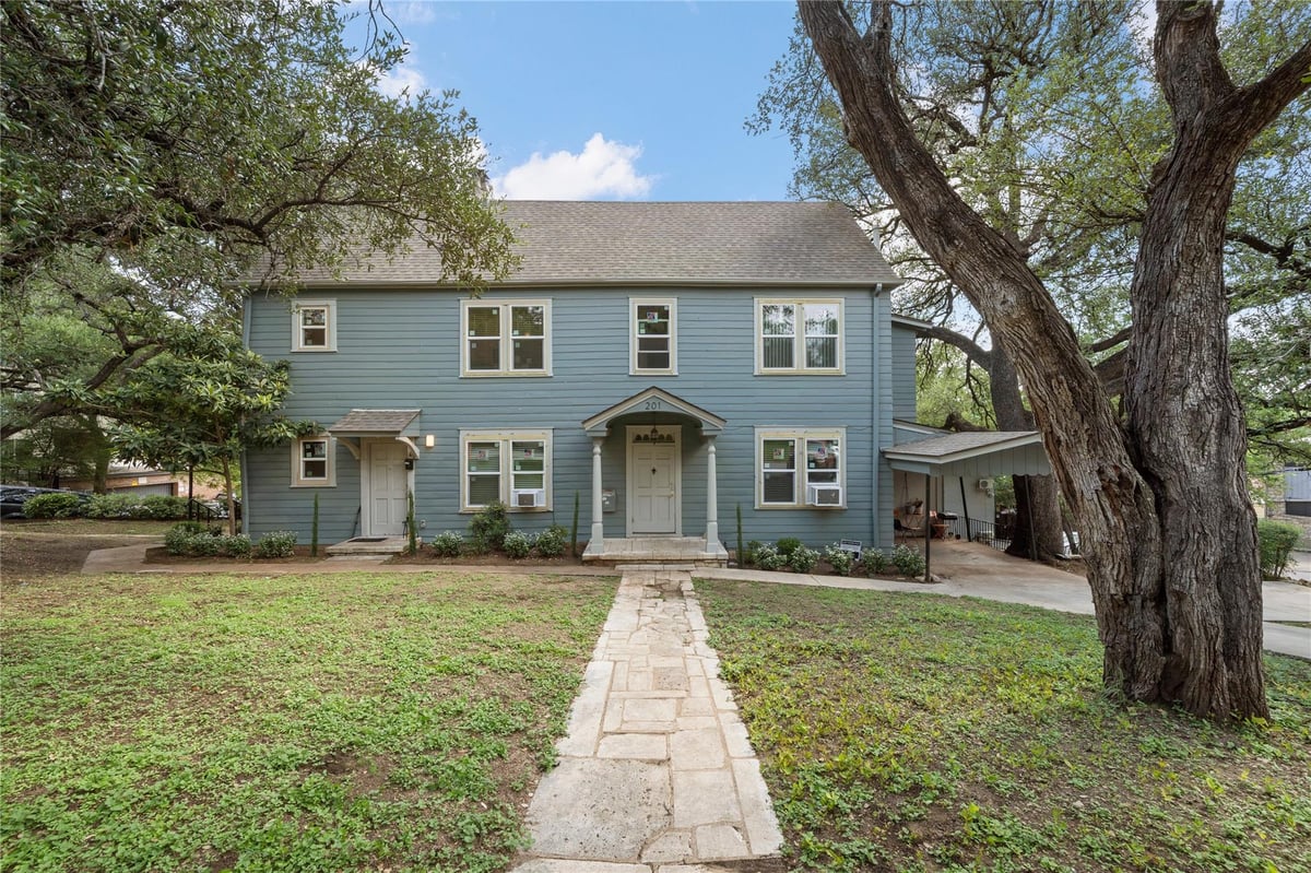 View 201 W 31st ST Unit #H in Fruth Add 201 W 31st ST Unit #H - front exterior - Luxury home in Fruth Add, Austin, TX