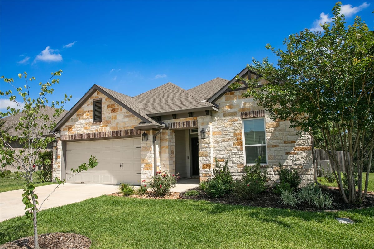 View 2010 Winepress RD in Brenham 2010 Winepress RD, photo 1 of 33, Brenham, Brenham, TX