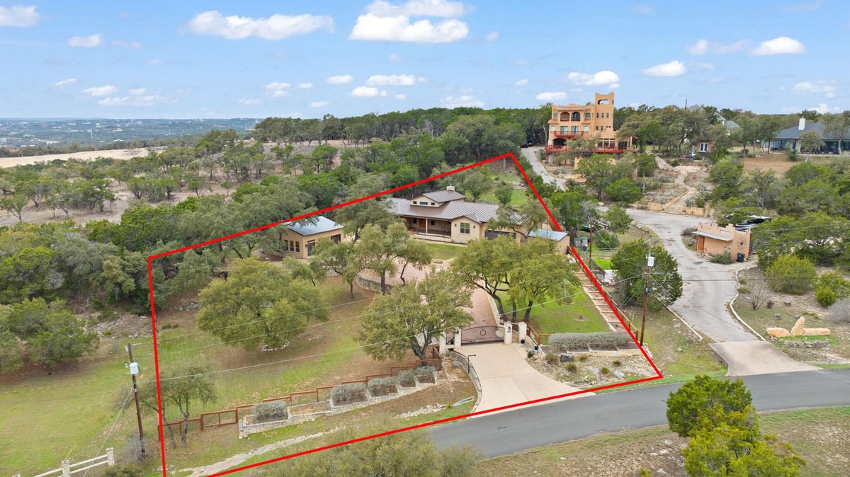 20117 Moon Dance Ln - front exterior - Luxury home in Siesta Shores Sec 02, Spicewood, TX