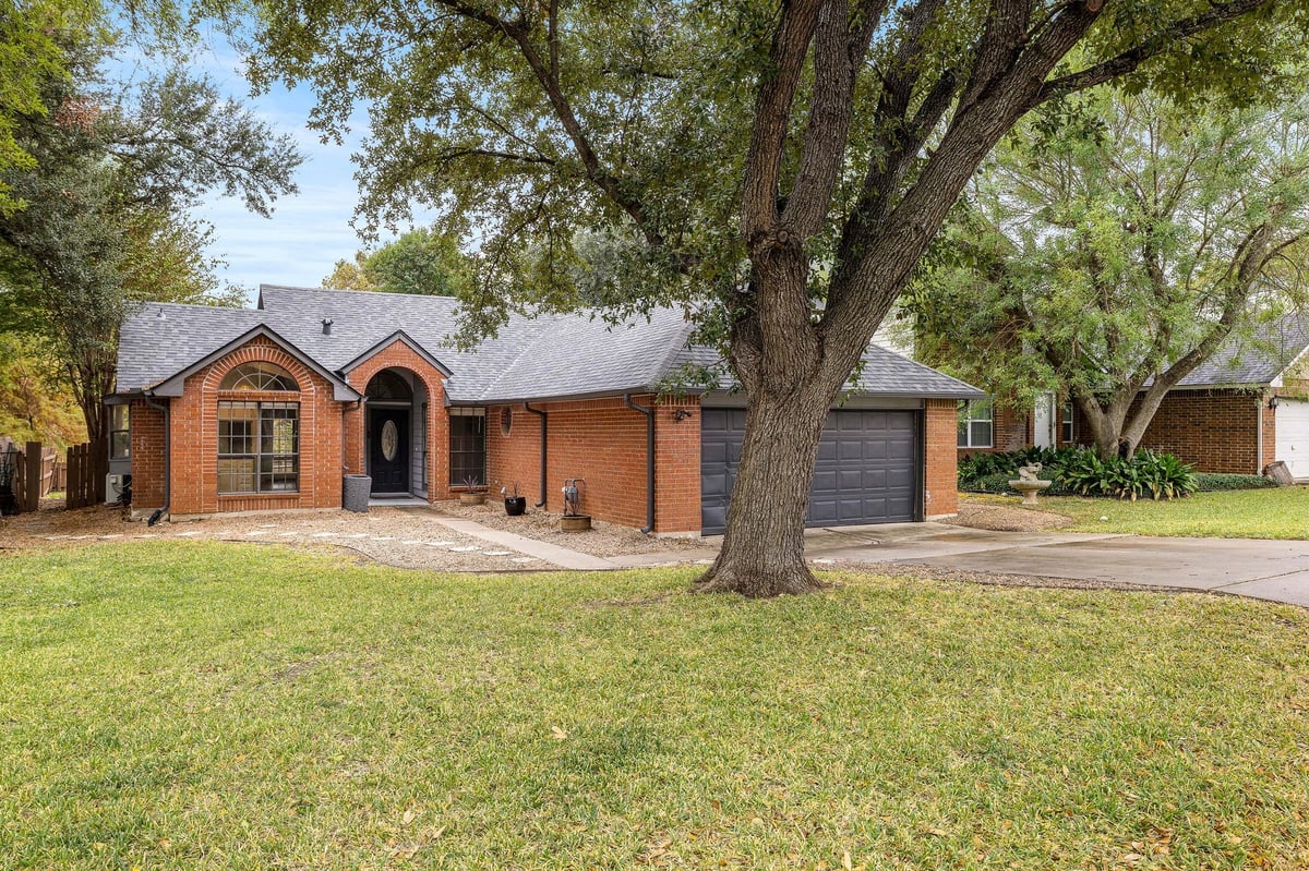 View 2013 Cervin BLVD in Wells Branch Ph B Sec 02 2013 Cervin BLVD - property photo 1 - Luxury home in Wells Branch Ph B Sec 02, Austin, TX