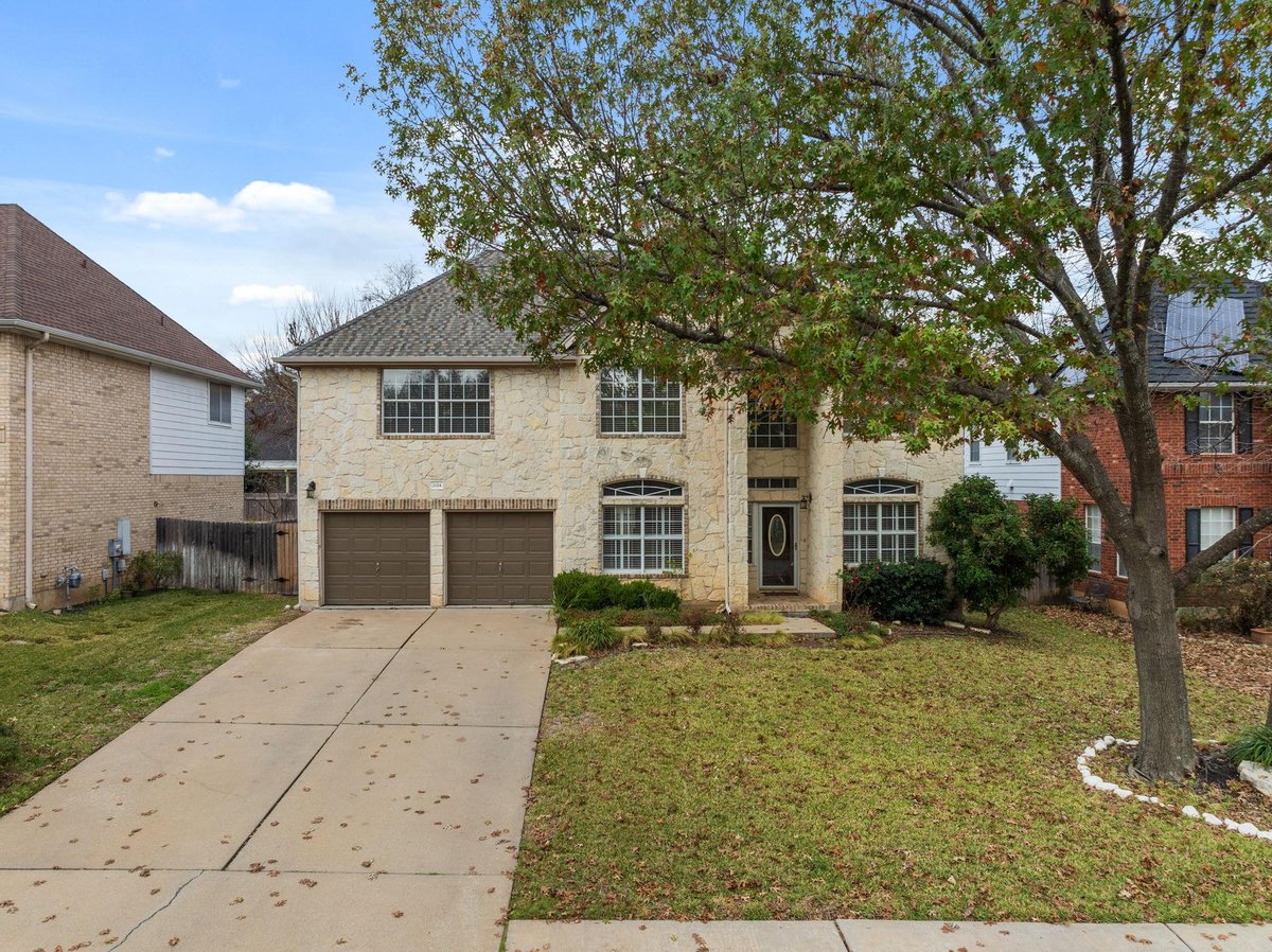 View 2014 Inverness Dr in Wood Glen Sec 01 Ph 01-A Amd 2014 Inverness Dr - property photo 1 - Luxury home in Wood Glen Sec 01 Ph 01-A Amd, Round Rock, TX