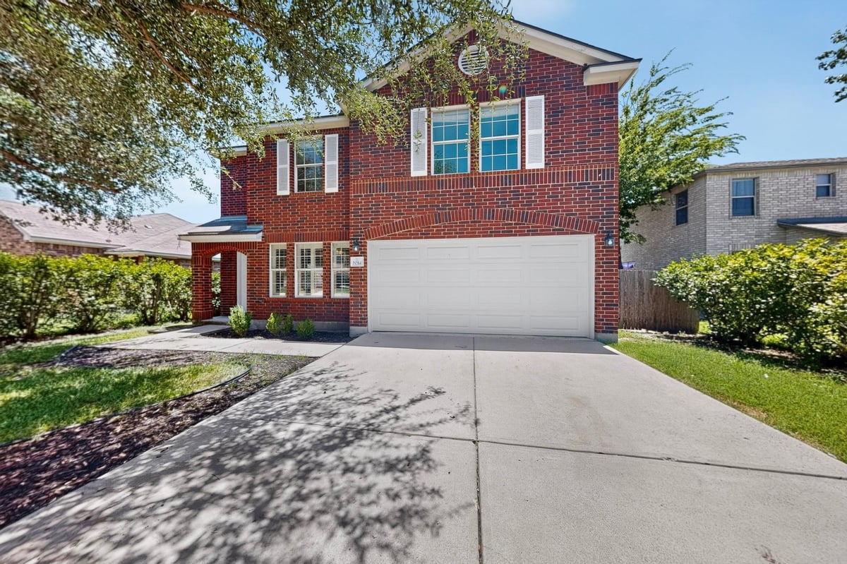 View 2014 Woodway DR in Westwood Sec 05 2014 Woodway DR - property photo 1 - Luxury home in Westwood Sec 05, Leander, TX