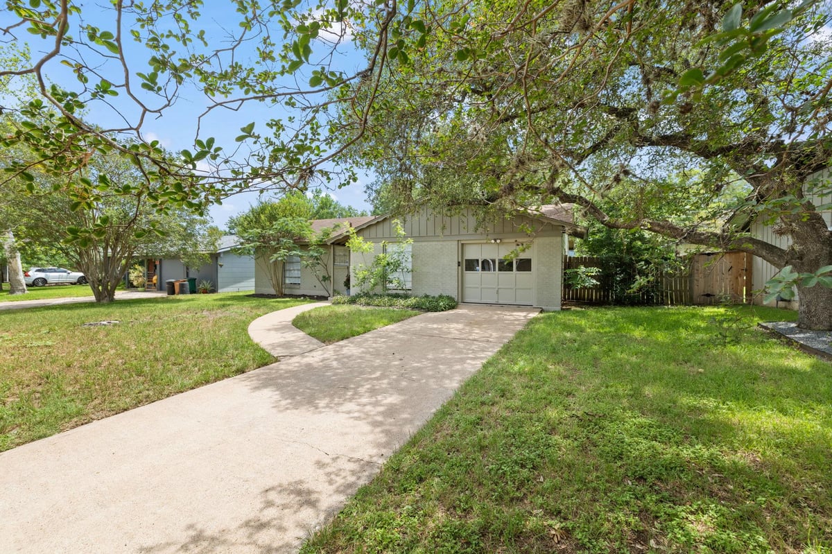 View 2015 Fair Oaks DR in Southern Oaks Sec 01 2015 Fair Oaks DR - front exterior - Luxury home in Southern Oaks Sec 01, Austin, TX