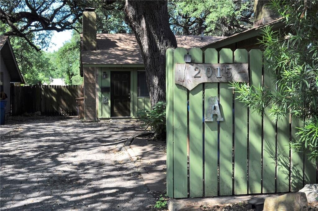 View 2015 Gathright CV Unit #A in Phillips 2015 Gathright CV Unit #A - property photo 1 - Luxury home in Phillips, Austin, TX