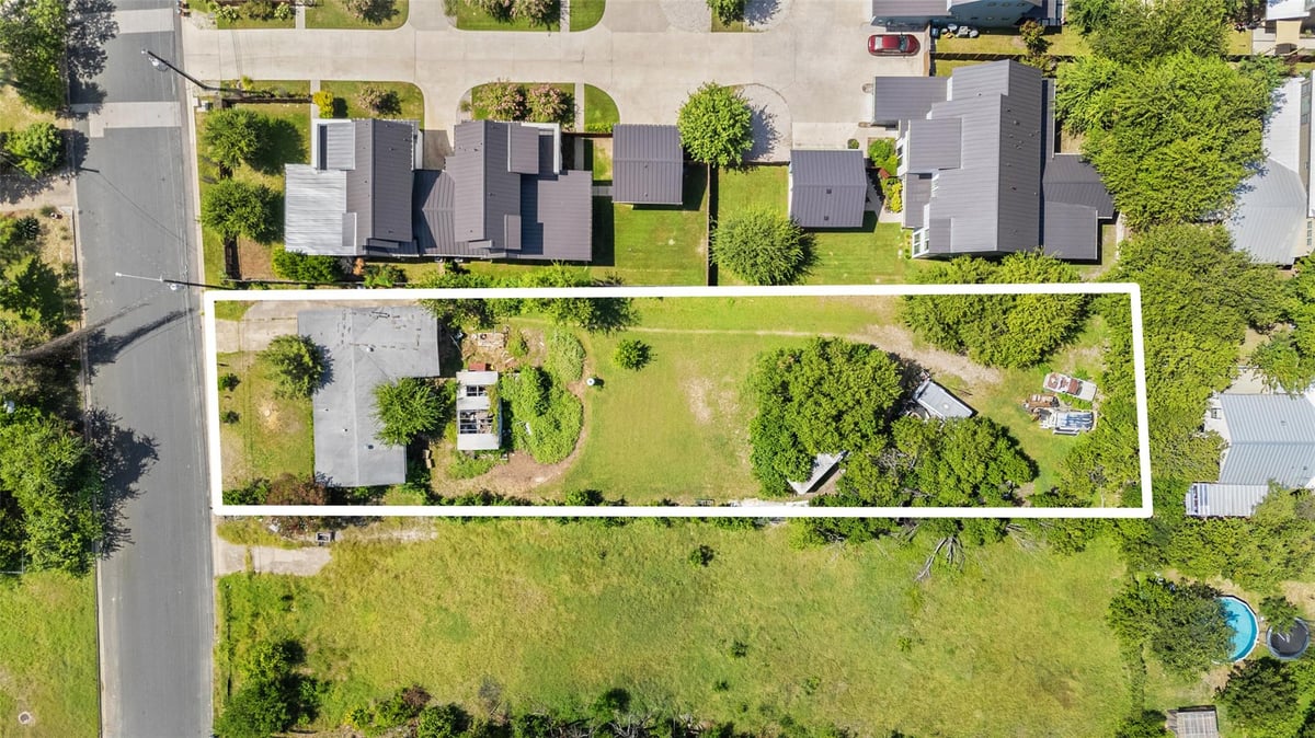 View 2015 Greenwood Ave in Greggs J W Resub Of A Pt Of Cr 2015 Greenwood Ave - property photo 1 - Luxury home in Greggs J W Resub Of A Pt Of Cr, Austin, TX