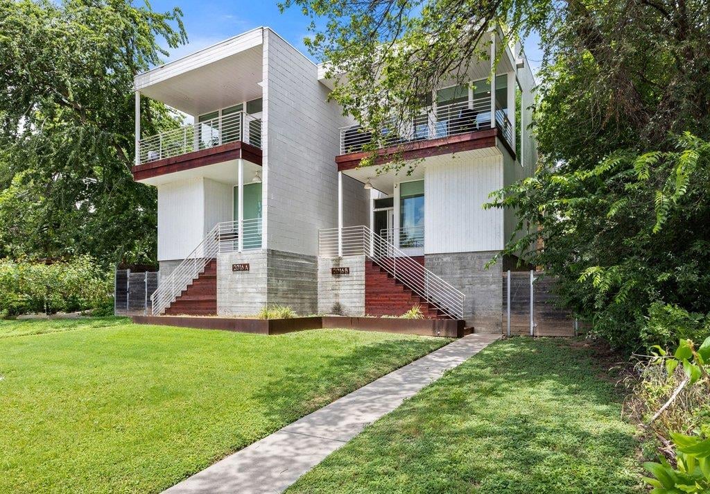 View 2016 Jesse E Segovia ST Unit #B in Bergman Valley View 2016 Jesse E Segovia ST Unit #B - property photo 1 - Luxury home in Bergman Valley View, Austin, TX