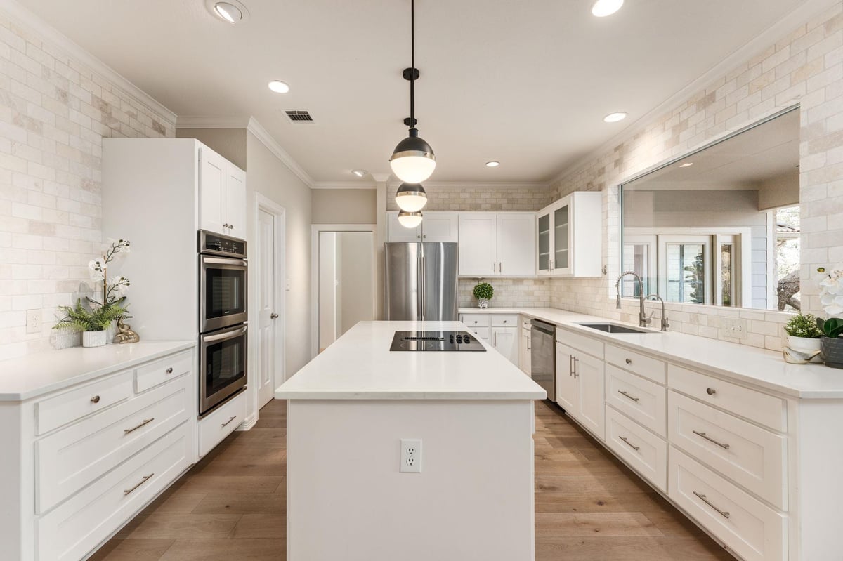 2016 Lakeway Blvd - front exterior - Luxury home in Lakeway Sec 26, Lakeway, TX