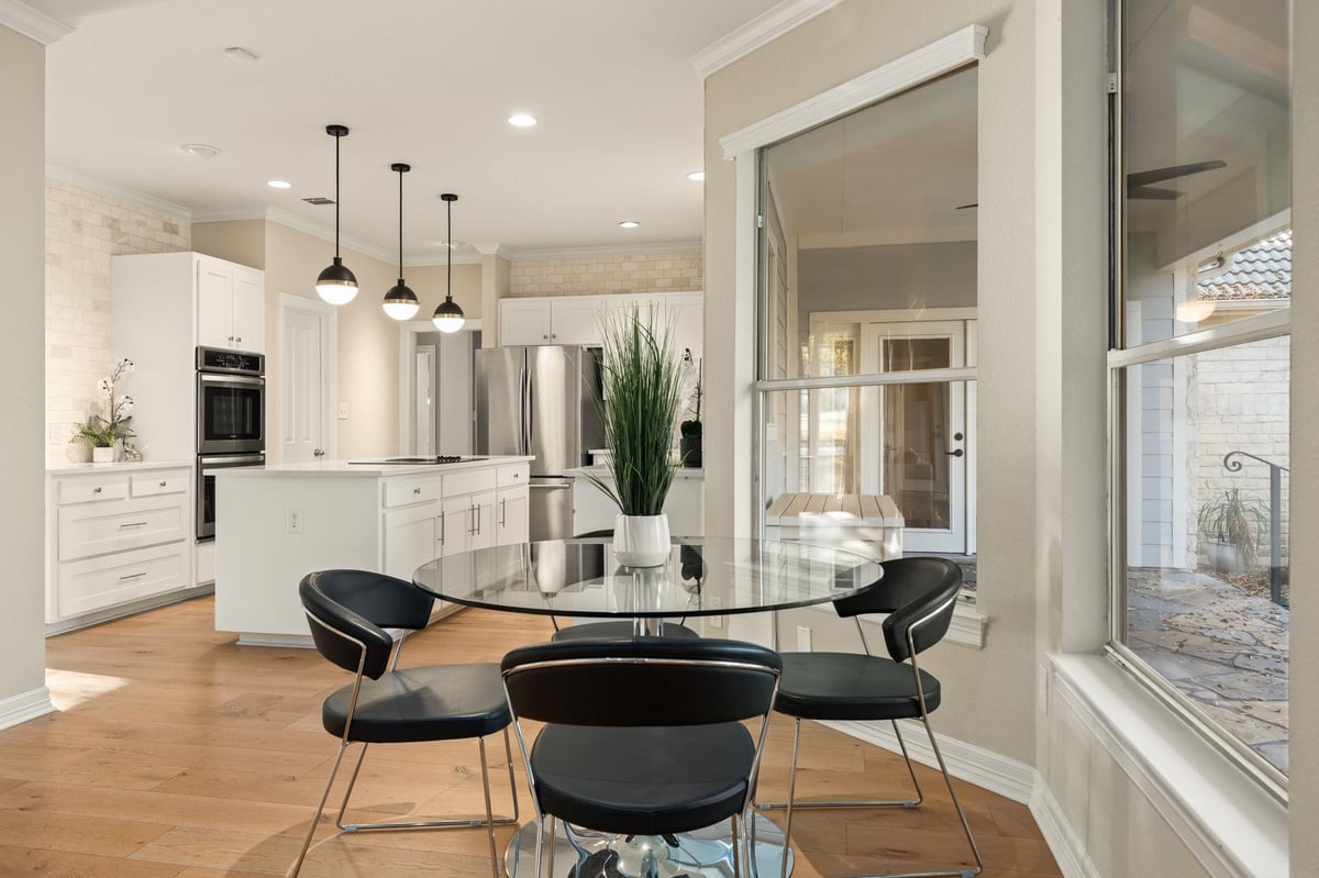 Living area at 2016 Lakeway Blvd - 4 bed 2 bath home