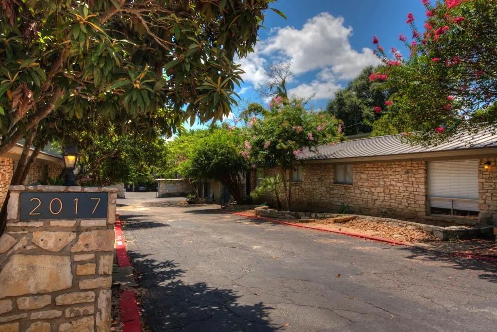 View 2017 Bluebonnet LN Unit #202 in Woods Isaac 2017 Bluebonnet LN Unit #202 - property photo 1 - Luxury home in Woods Isaac, Austin, TX