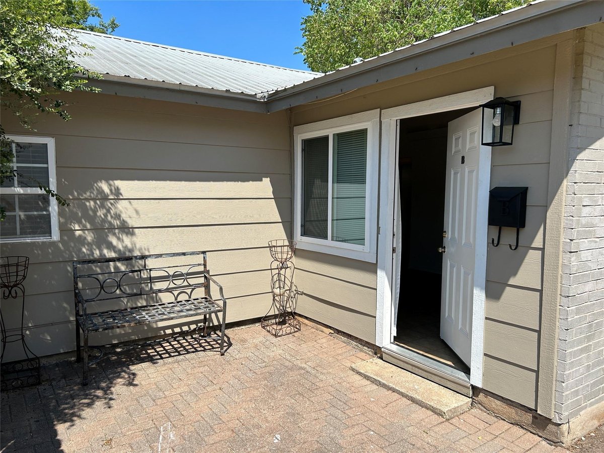 View 2018 Gathright CV Unit #B in Phillips 2018 Gathright CV Unit #B - property photo 1 - Luxury home in Phillips, Austin, TX