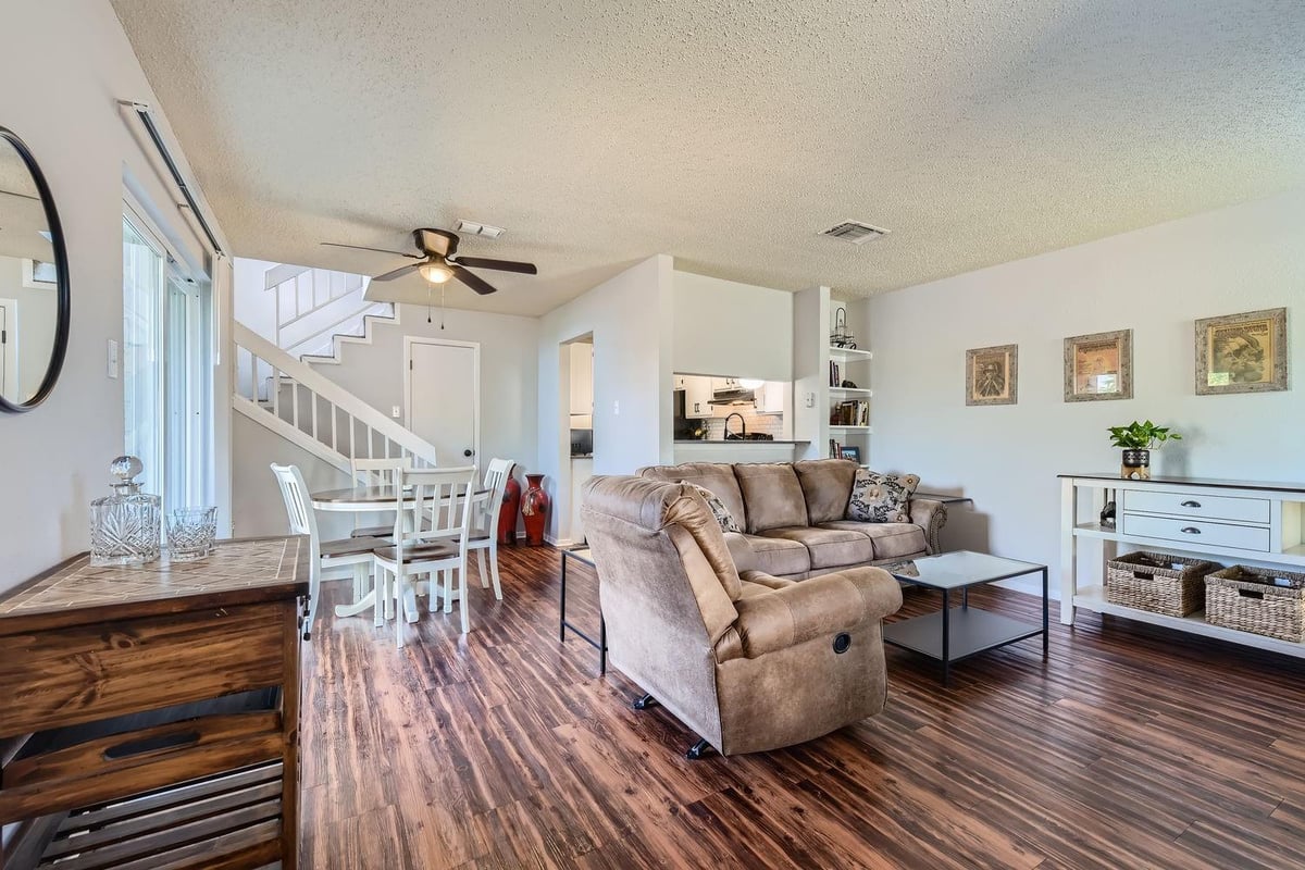View 2018 W Rundberg Ln Unit #11A in Willowbrook North Twnhms 2018 W Rundberg Ln Unit #11A - front exterior - Luxury home in Willowbrook North Twnhms, Austin, TX