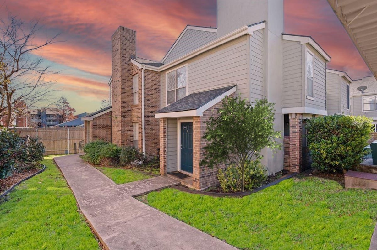 View 2018 W Rundberg Ln Unit #19B in Willowbrook North Twnhms 2018 W Rundberg Ln Unit #19B - front exterior - Luxury home in Willowbrook North Twnhms, Austin, TX
