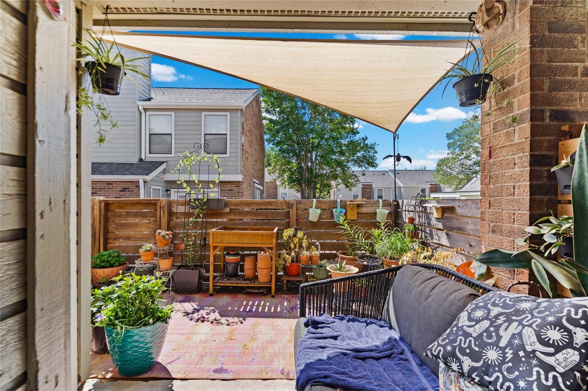 2018 W Rundberg LN Unit #4B - front exterior - Luxury home in Willowbrook North Twnhms, Austin, TX
