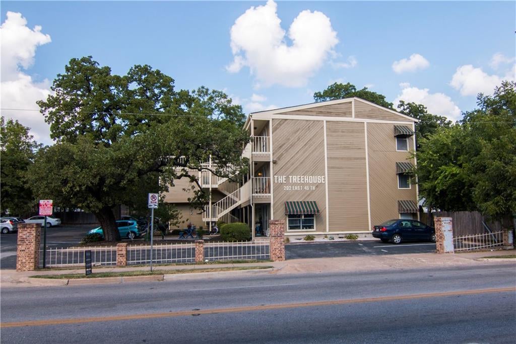 View 202 E 45th St Unit #203 in Treehouse Condo 202 E 45th St Unit #203 - front exterior - Luxury home in Treehouse Condo, Austin, TX
