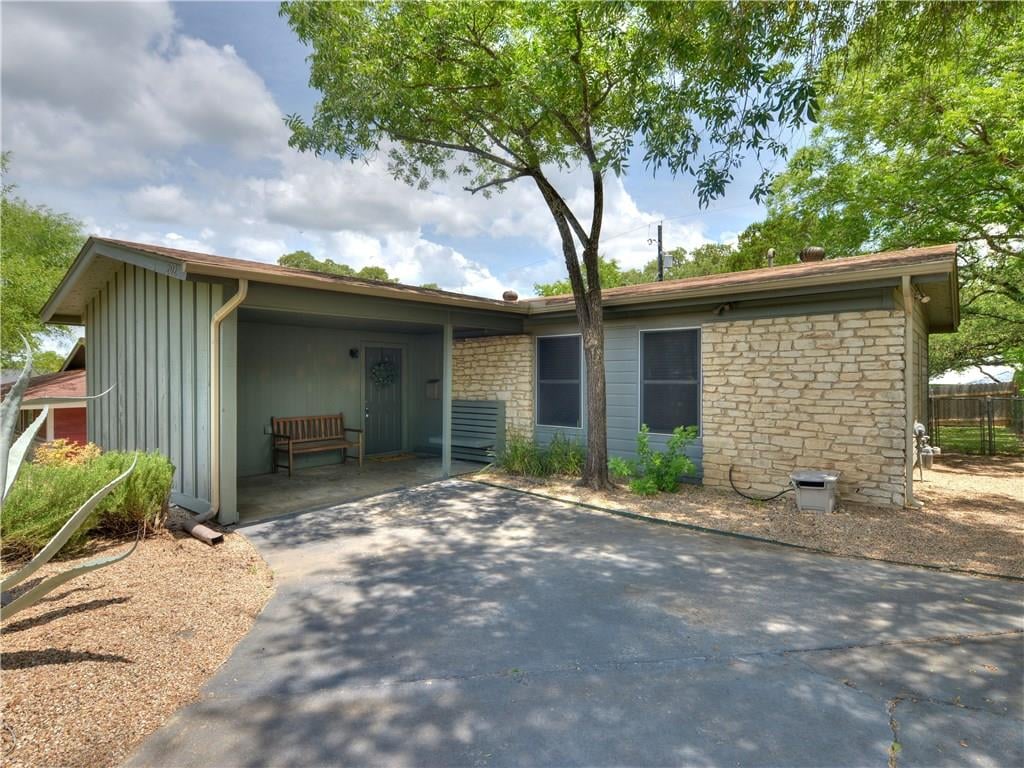 View 202 El Paso St in Brinwood Sec 03 202 El Paso St - front exterior - Luxury home in Brinwood Sec 03, Austin, TX