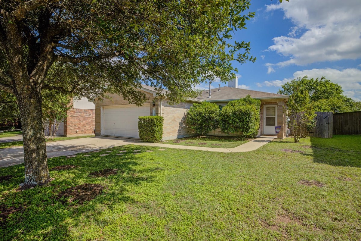 View 202 McCarthur DR in Horizon Park Sec 5 202 McCarthur DR - front exterior - Luxury home in Horizon Park Sec 5, Leander, TX