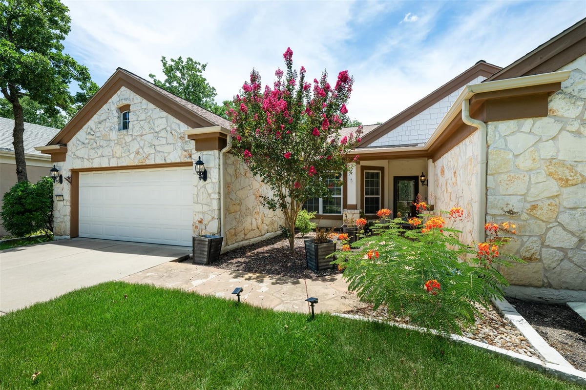 202 River Rock DR - front exterior - Luxury home in Sun City Georgetown Neighborhood 31 Pud, Georgetown, TX