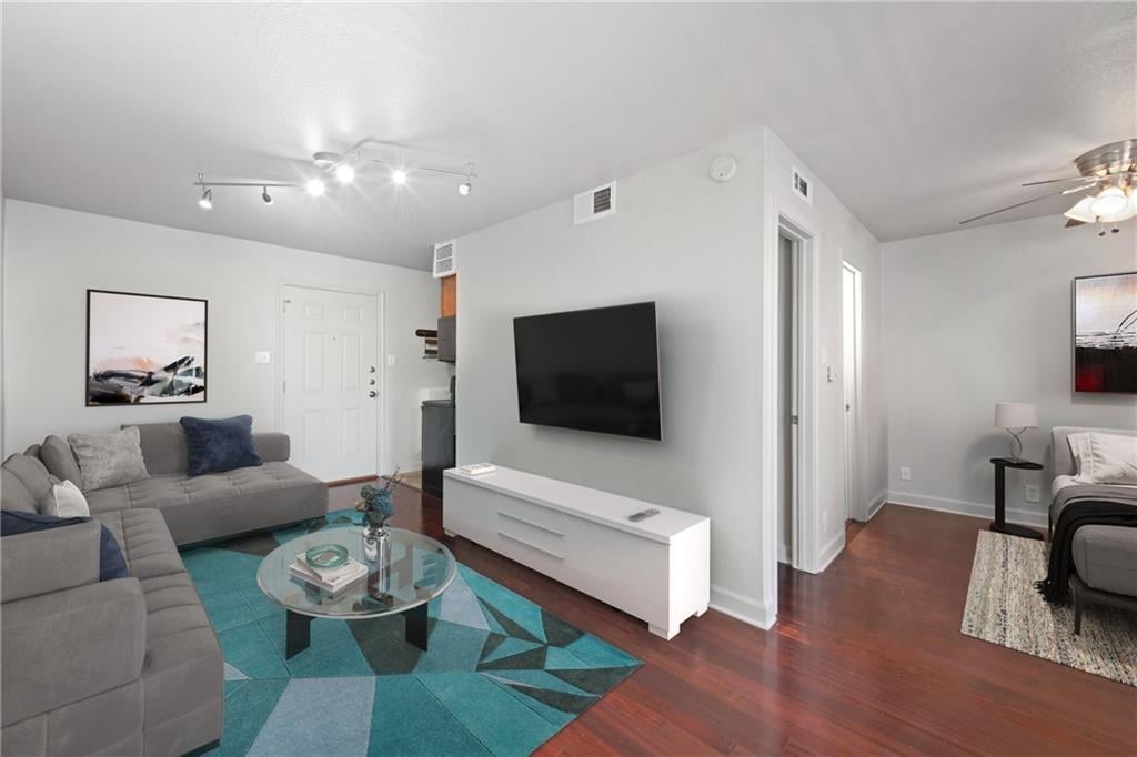 View 2020 S Congress Ave Unit #1216 in 2020 Congress Condo 2020 S Congress Ave Unit #1216 - property photo 1 - Luxury home in 2020 Congress Condo, Austin, TX