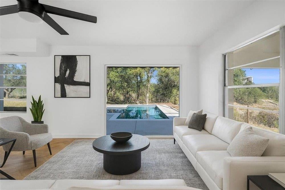 Living area at 20204 Barnett Glenn Rd - 3 bed 3 bath home