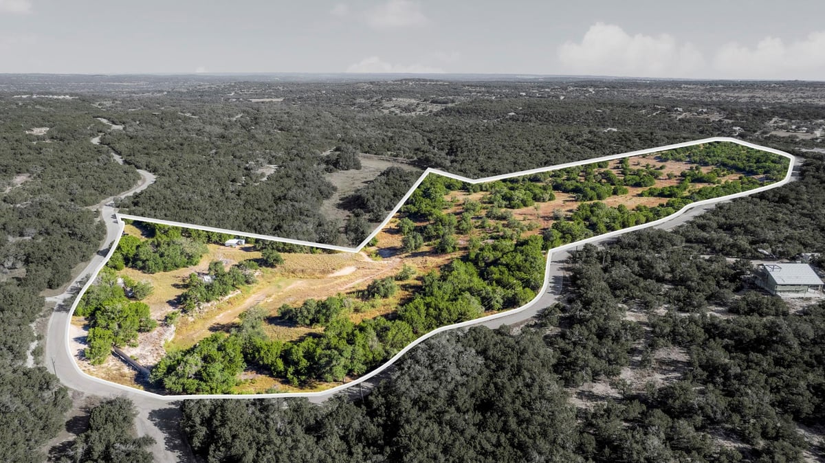 2021 Stagecoach Ranch Rd - property photo 1 - Luxury home in A0129 - Phillip H Commans Surv, Dripping Springs, TX