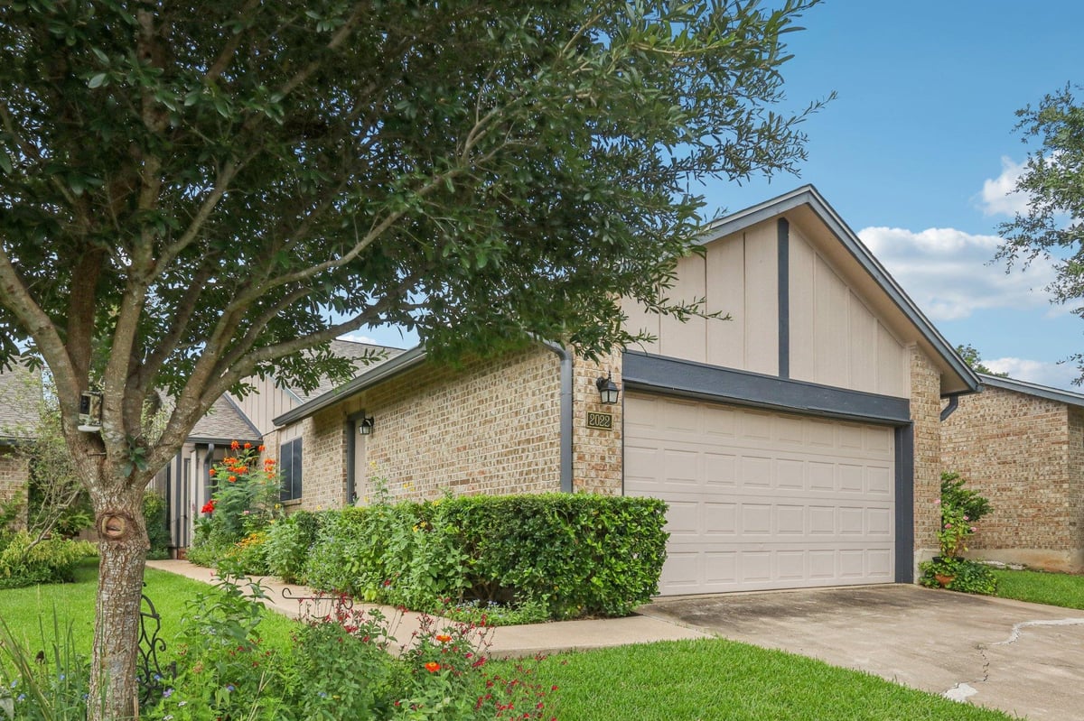View 2022 Verbena DR in Austin 2022 Verbena DR, photo 1, Austin, Austin, TX