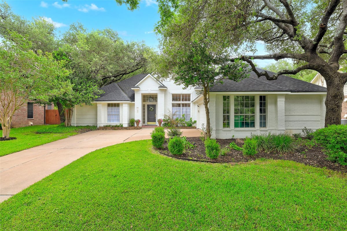 View 2025 Saint Andrews DR in Forest Creek Ph 01 Sec 01 2025 Saint Andrews DR - front exterior - Luxury home in Forest Creek Ph 01 Sec 01, Round Rock, TX