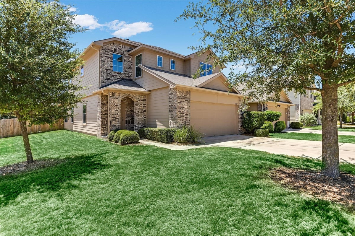 View 2027 Langdale LN in Pioneer Hill Sec 3 2027 Langdale LN - property photo 1 - Luxury home in Pioneer Hill Sec 3, Austin, TX