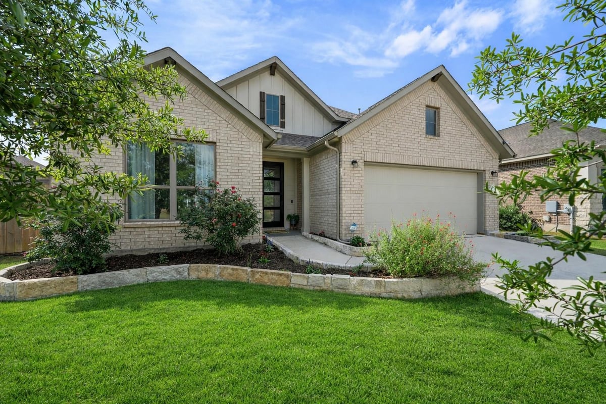 View 2028 Caritas Dr in Palmera Ridge 2028 Caritas Dr - front exterior - Luxury home in Palmera Ridge, Leander, TX