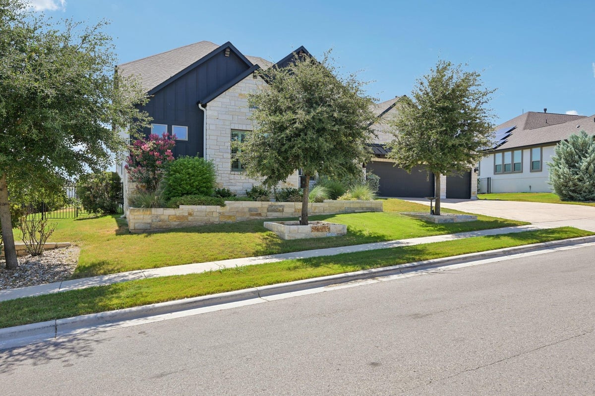 View 2029 Murano LN in Travisso Ph 4 Secs 1-3 2029 Murano LN - property photo 1 - Luxury home in Travisso Ph 4 Secs 1-3, Leander, TX