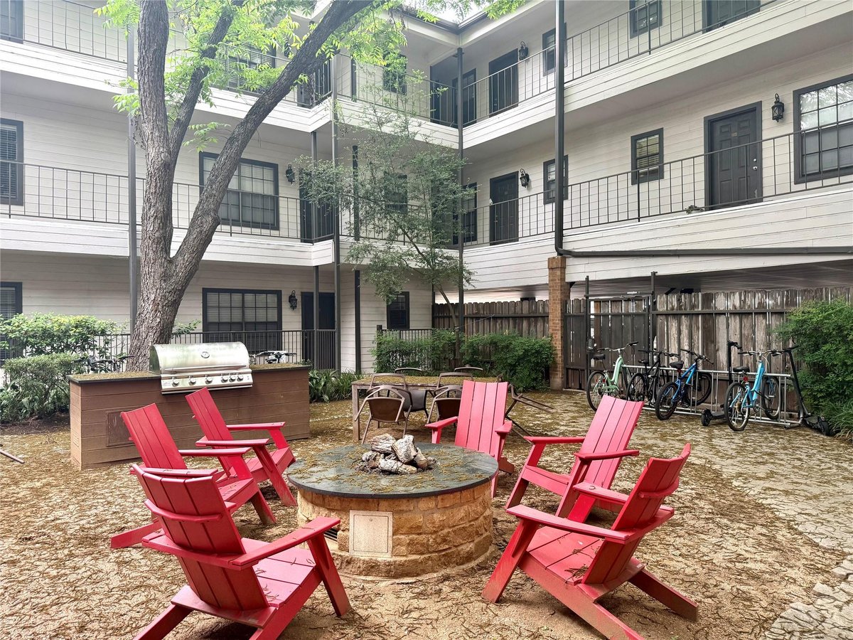 Primary bedroom at 203 E 31st St Unit #101 - 2 bed 2 bath home