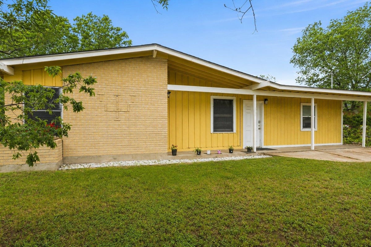 View 203 E Lola Dr in St Anthony Village Sec 02 203 E Lola Dr - property photo 1 - Luxury home in St Anthony Village Sec 02, Austin, TX
