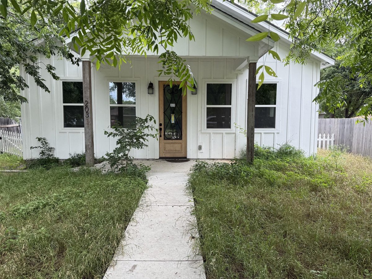View 203 Vernon ST Unit #A in Thrall City 203 Vernon ST Unit #A - front exterior - Luxury home in Thrall City, Thrall, TX