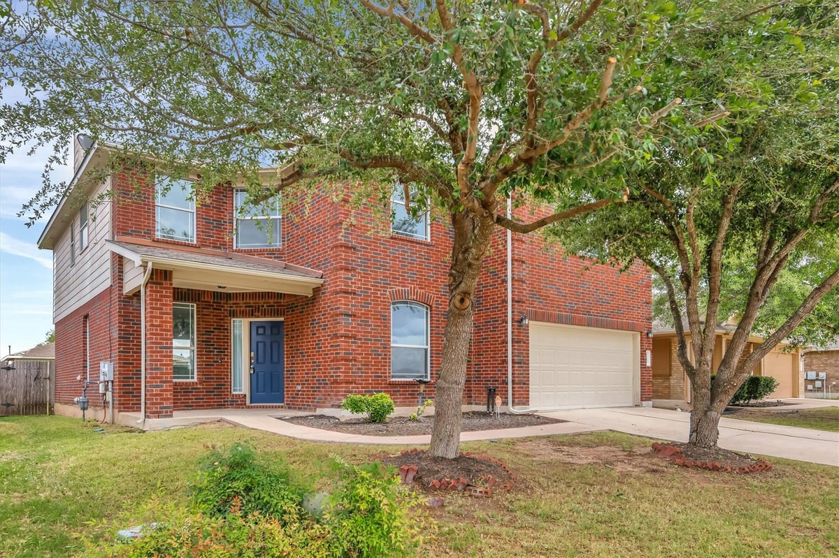 Living area at 20301 Harrier Flight Trl - 4 bed 2 bath home