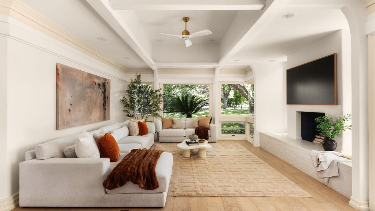 Living area at 2036 Wimberly Ln - 2 bed 3 bath home