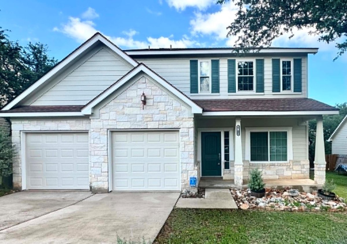 2037 Northview DR - front exterior - Luxury home in s0497- Bishop Crossing Subdivision Sec 1, San Marcos, TX