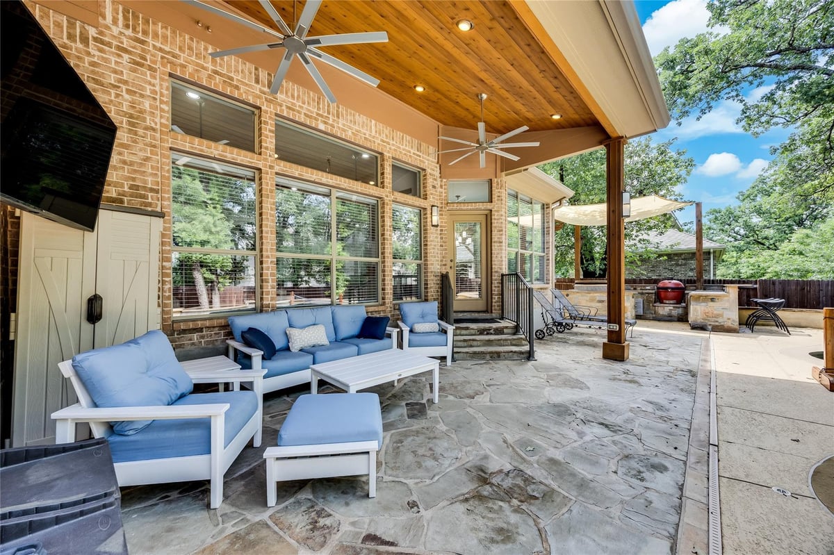 Living area at 204 Broken Arrow Dr - 4 bed 3 bath home
