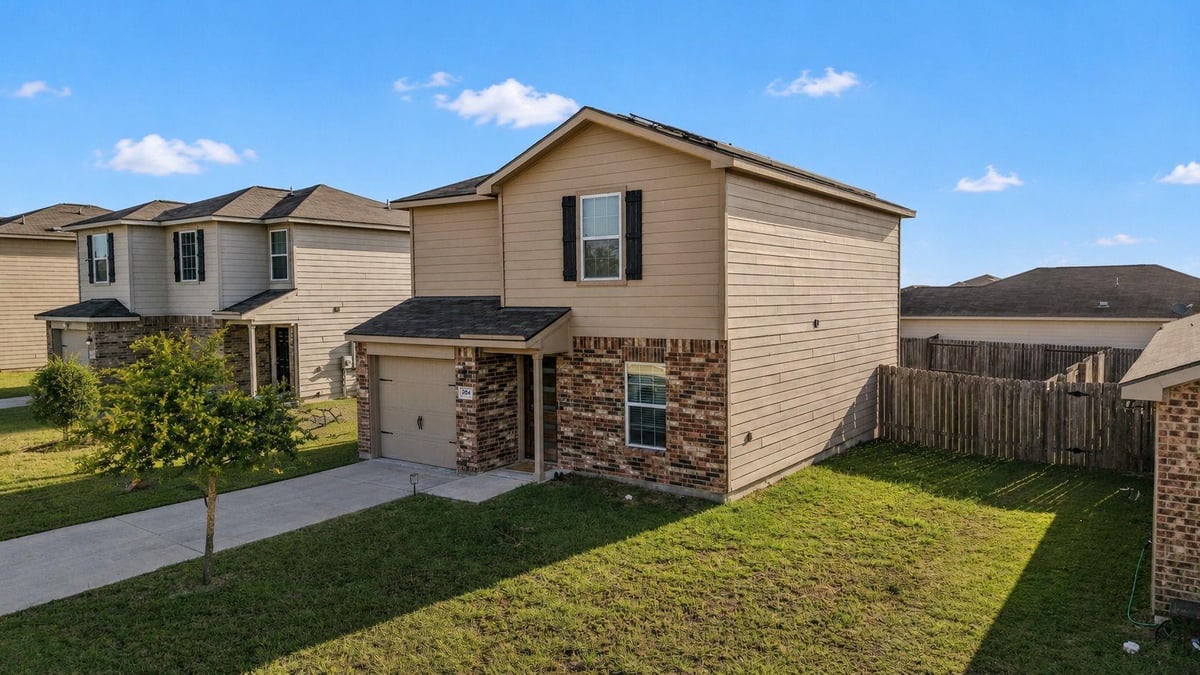 View 204 Denson LN Unit #26C in Sonterra Ii Condos Ph Ii 204 Denson LN Unit #26C - property photo 1 - Luxury home in Sonterra Ii Condos Ph Ii, Jarrell, TX