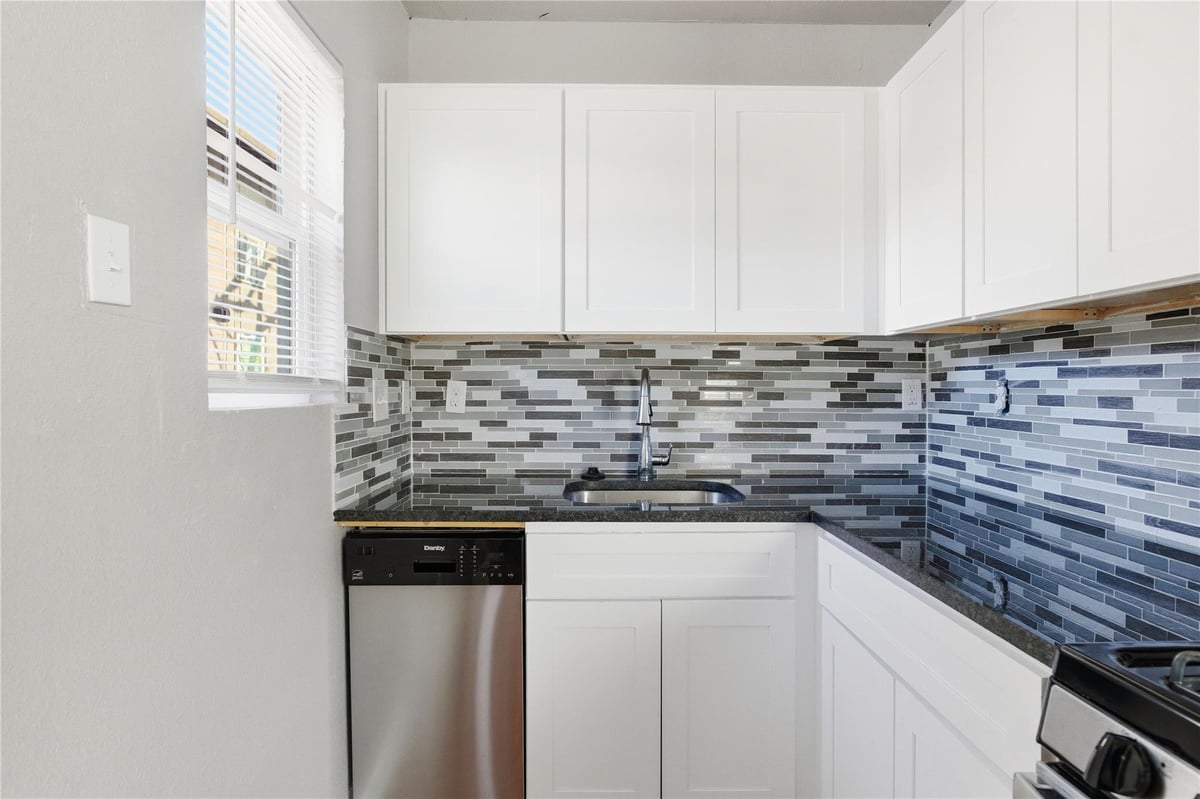 Living area at 204 E 30th St Unit #201 - 1 bed 1 bath home