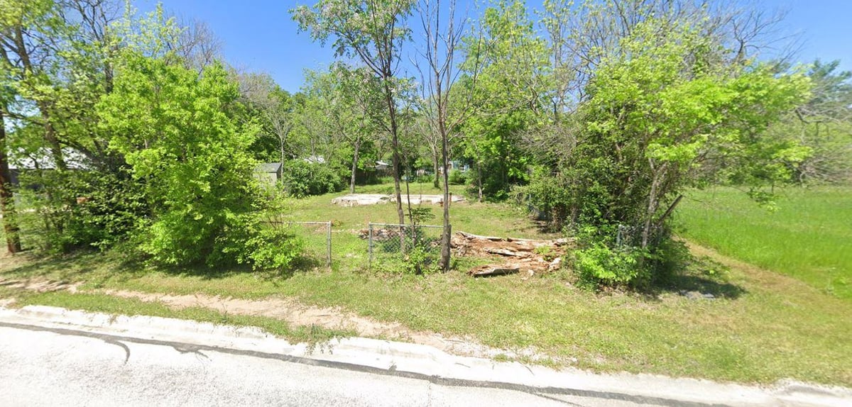 View 204 E Willow St in Vanderveer/ Alexander 204 E Willow St - front exterior - Luxury lot in Vanderveer/ Alexander, Burnet, TX