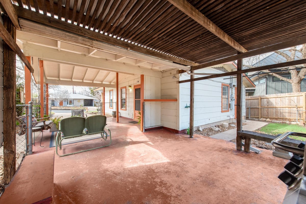 Living area at 204 La Vista St - 3 bed 1 bath home