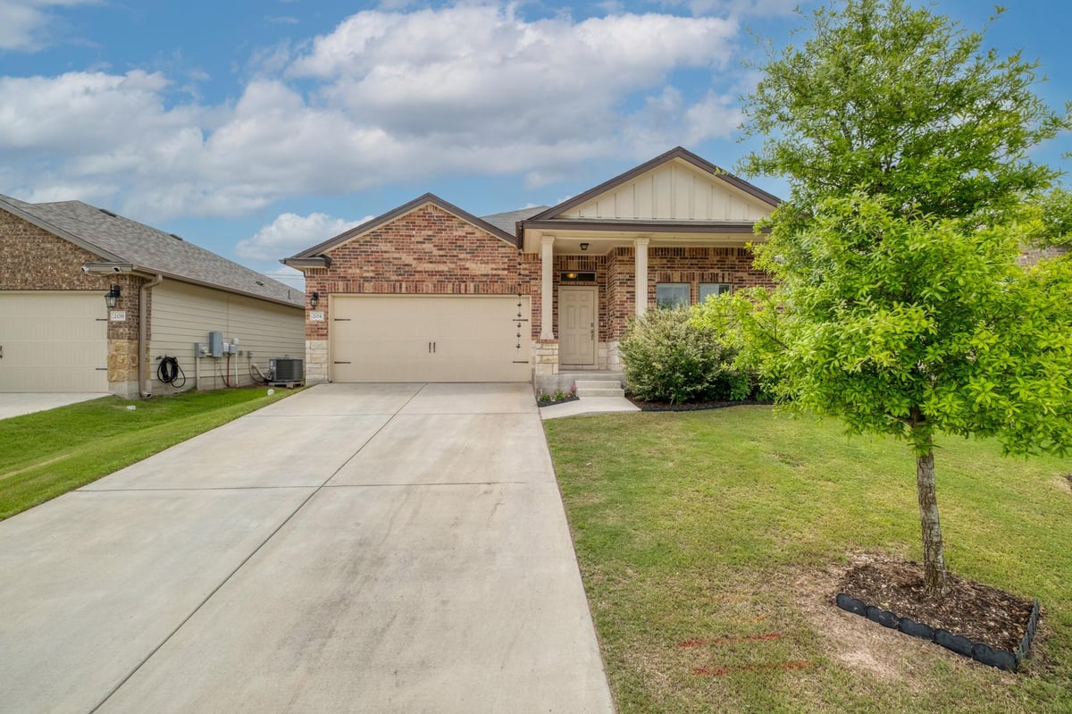 View 204 Taggart TRL in SCHWERTNER RANCH 204 Taggart TRL - front exterior - Luxury home in SCHWERTNER RANCH, Jarrell, TX