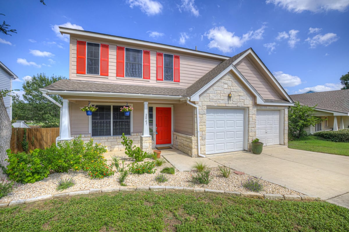 View 2047 Lisa LN in Bishop Crossing Sub Sec 1 2047 Lisa LN - front exterior - Luxury home in Bishop Crossing Sub Sec 1, San Marcos, TX