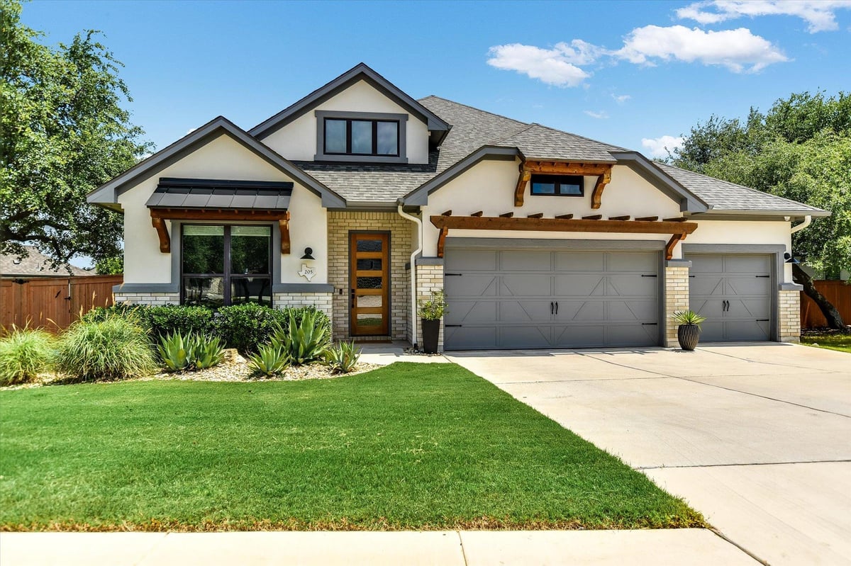 205 Axis LOOP - front exterior - Luxury home in Deer Haven, Georgetown, TX