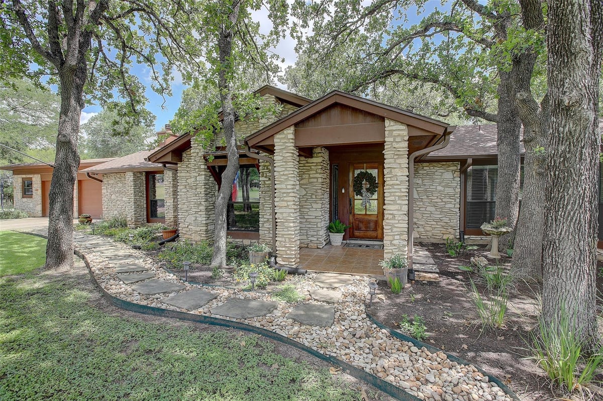 205 E Esparada DR - front exterior - Luxury home in Serenada, Georgetown, TX