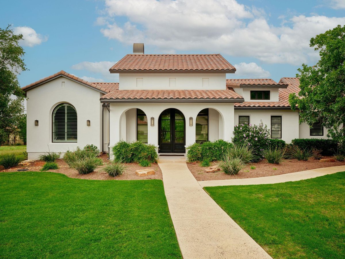 205 Green Leaf LN - front exterior - Luxury home in Cimarron Hills Ph 1 Sec 3, Georgetown, TX