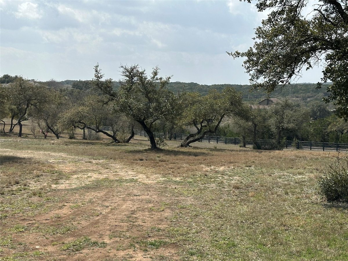205 Hidden Hills Cv - front exterior - Luxury lot in Barton Creek Lakeside, Spicewood, TX