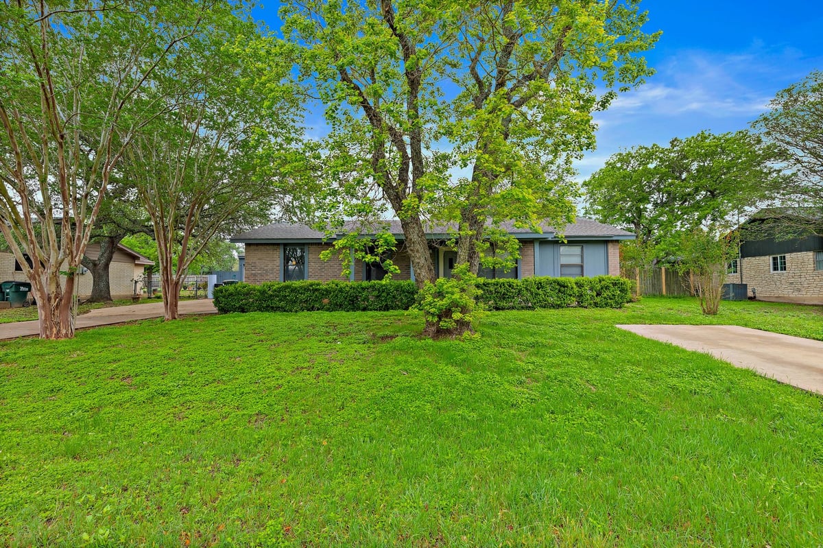 View 205 Hitching Post Dr in Four Oaks Sub 205 Hitching Post Dr - front exterior - Luxury home in Four Oaks Sub, Kyle, TX