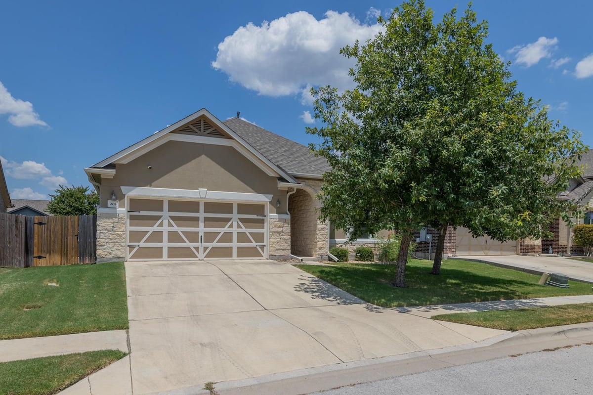 205 Mauldin ST - property photo 1 - Luxury home in Morningstar, Georgetown, TX